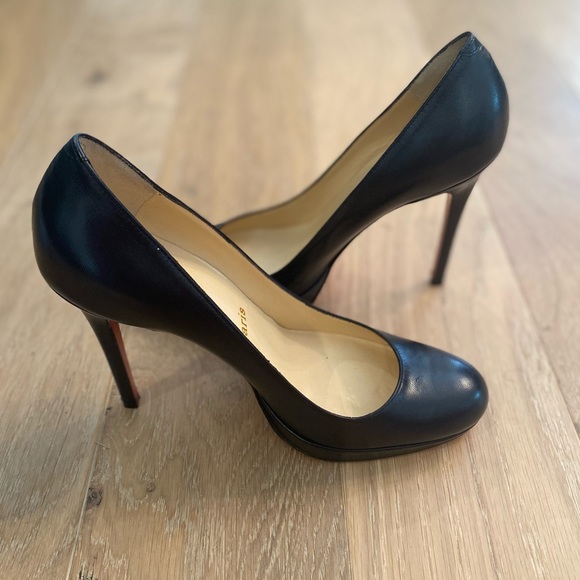 Gorgeous AUTHENTIC Christian Louboutin Pumps - Picture 2 of 7